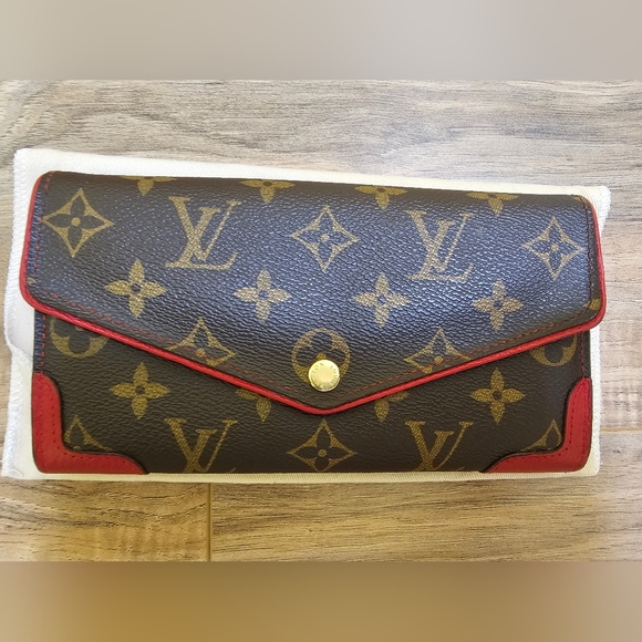 LOUIS VUITTON 2015 LV Monogram Sarah Retiro Wallet - Picture 5 of 17